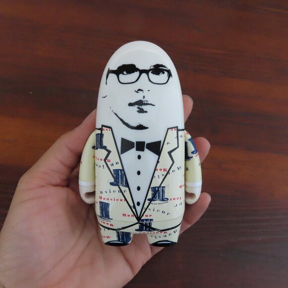 2004 Visionaire #44 Red Collection Kidrobot Collaboration Viktor & Rolf Toy - Picture 1 of 6